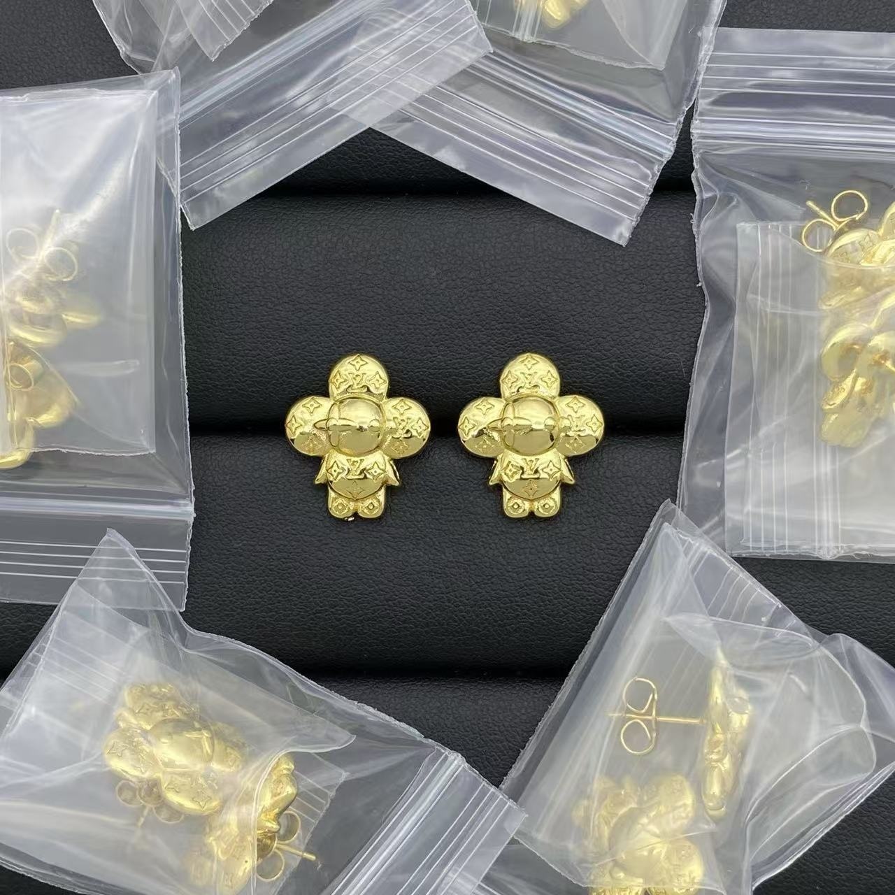 JR308 LV earrings  original quality