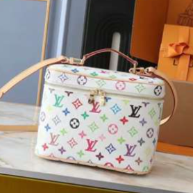 BB529  LV     bag