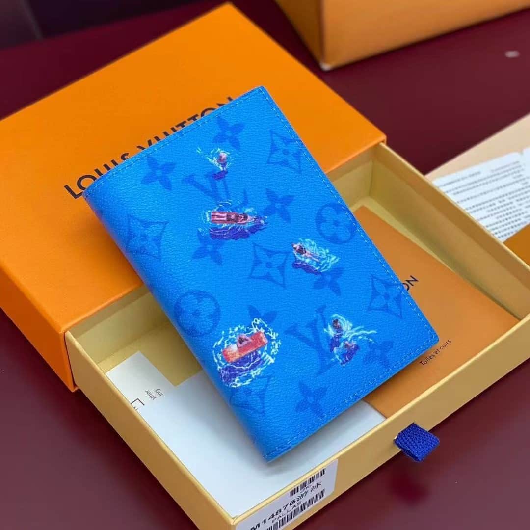 BB600 LV real leather Passport holder with box