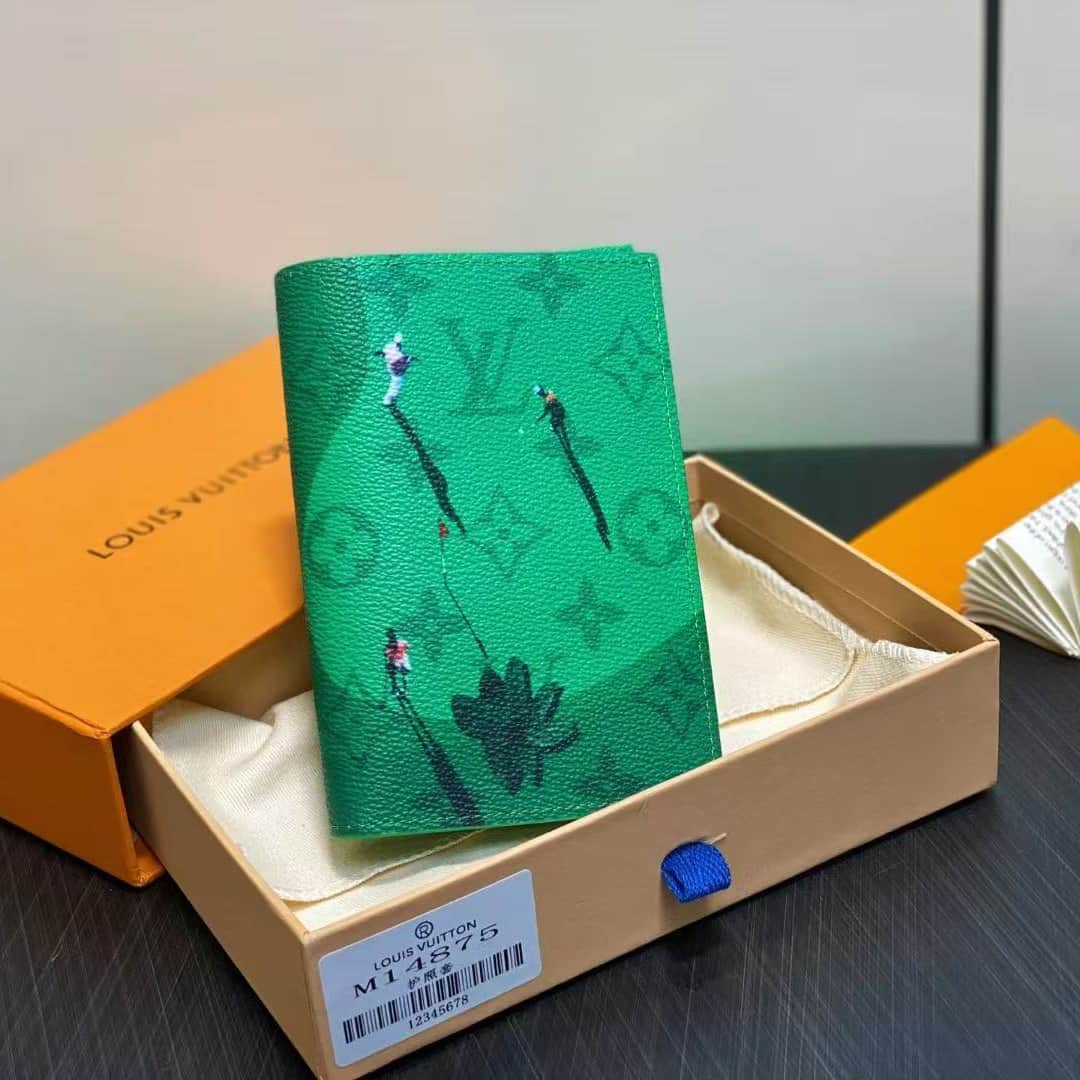 BB602 LV real leather Passport holder with box