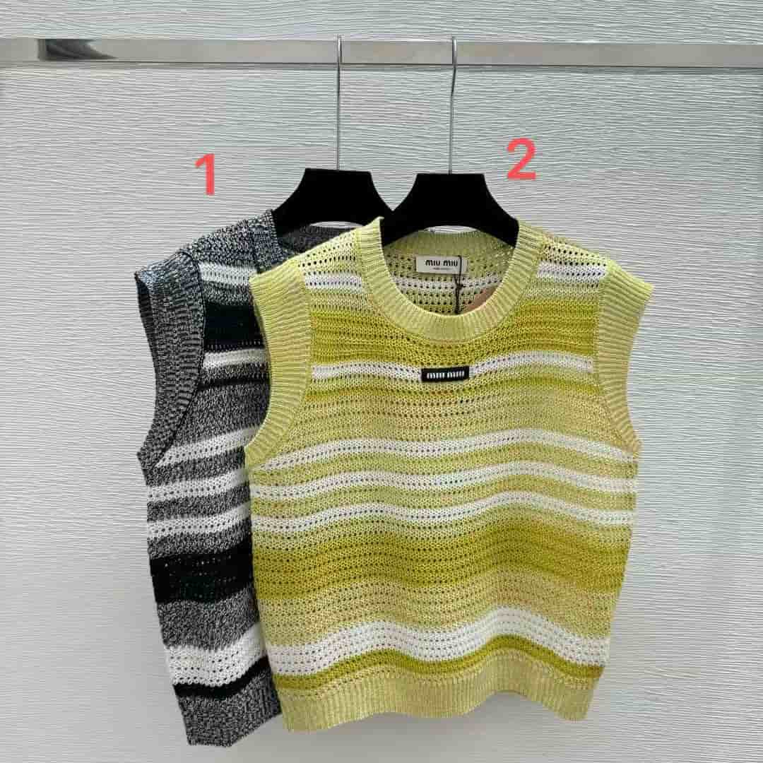 BEI 166 MiuMiuM's Early Spring Color-Blocked Striped Hollow-Out Crew Neck Knit Vest
