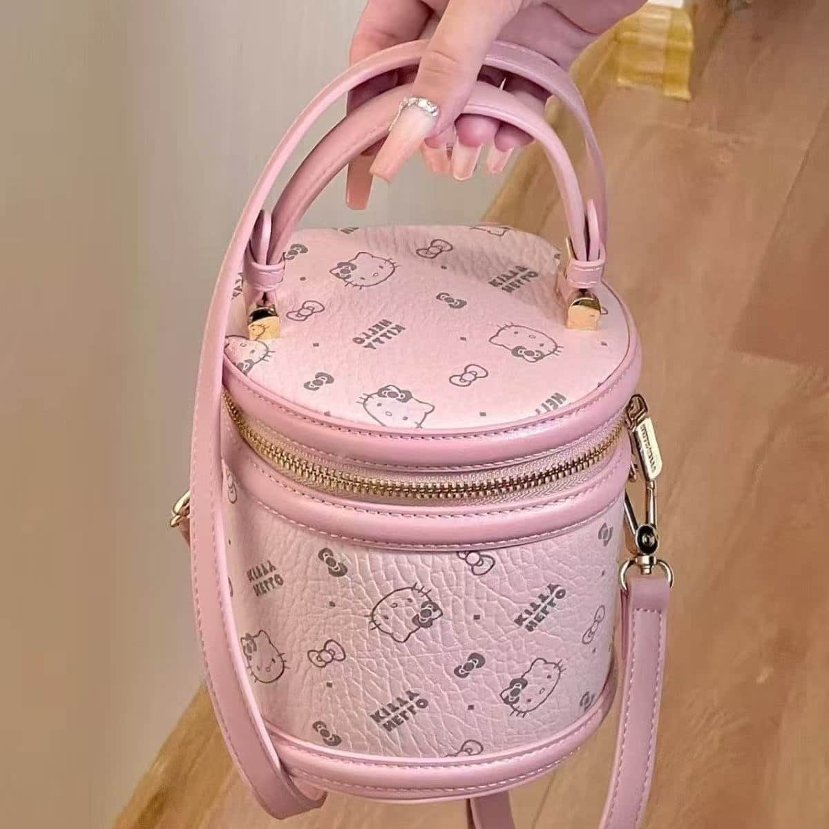 BB622 Hello Kitty pink cylindrical handbag with all-over print, top handle and detachable shoulder strap