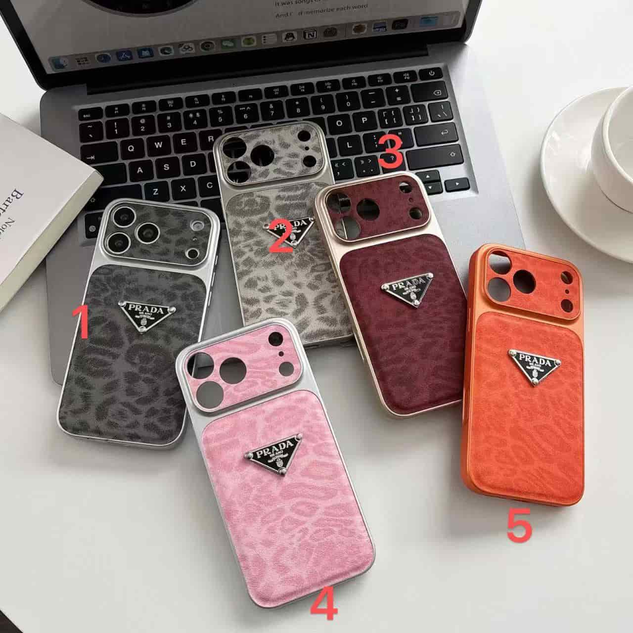 PC 1070 Prada     Hearts  Hearts  hearts  Case with chain iPhone 17promax 16 15 14 iPhone case