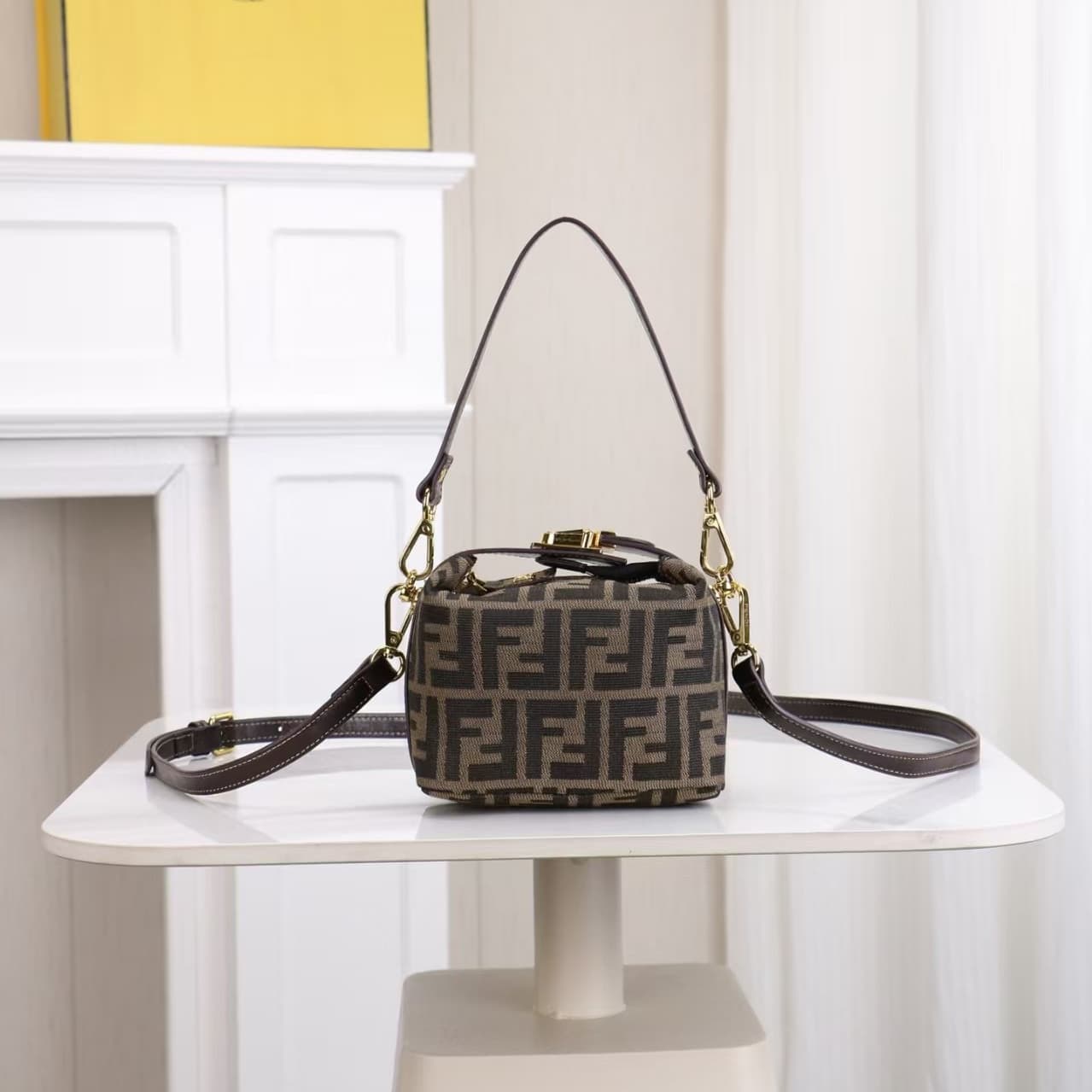 BB637  Fendi rphone bag
