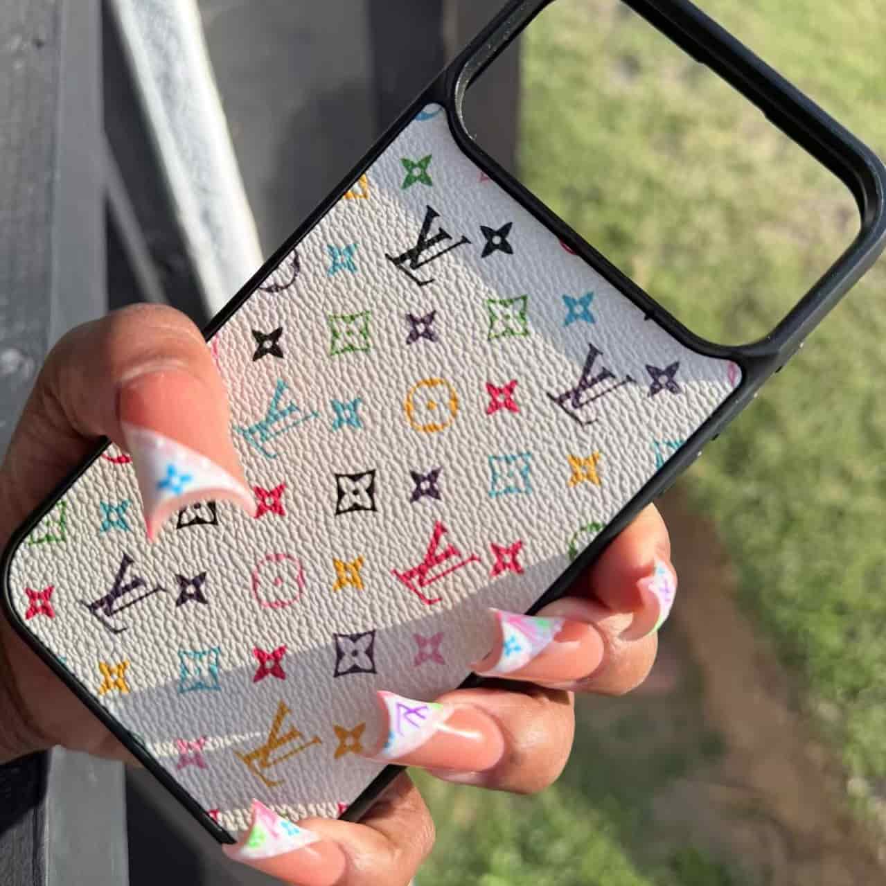 PC1149 LV   Hearts Phone  Case with chain with chain iPhone 17promax 16 15 14 iPhone case