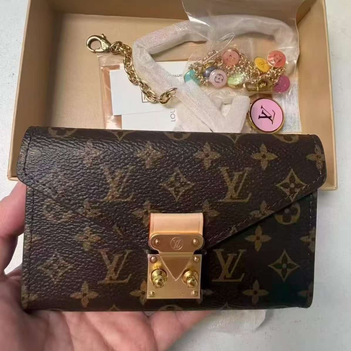 BB824 Lv bag