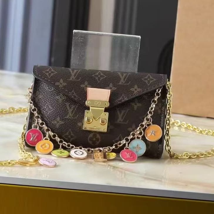 BB827 LV   bag